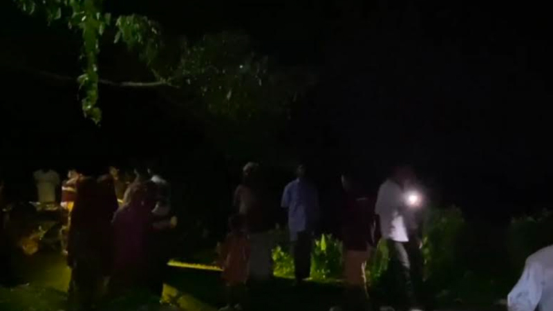 রাতে বিকট শব্দে মসজিদের ইমামের থাকার ঘরে বিস্ফোরণ, স্থানীয়দের মাঝে আতঙ্ক
