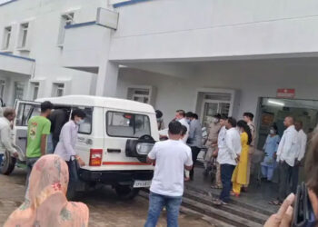 ভারতে বিষাক্ত মদ পানে অন্তত ১২ জনের মৃত্যু, রাজ্যজুড়ে সতর্কতা