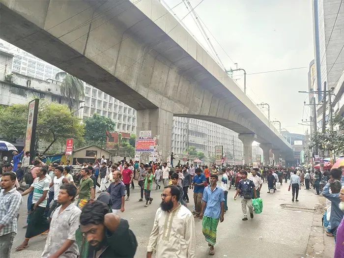 রাজধানীতে অটোরিকশা চালকদের অবরোধ, বিভিন্ন এলাকায় যান চলাচল স্থবির