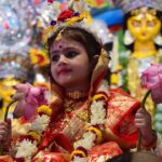 মহাঅষ্টমীতে উপচে পড়া ভিড়, কুমারী পূজায় মজেছে ভক্তরা