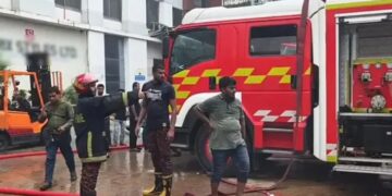 গাজীপুরে মেট্রিক্স গার্মেন্টসে আগুন: নিয়ন্ত্রণে ফায়ার সার্ভিসের ৯ ইউনিট