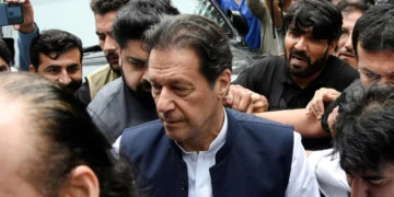 ইমরান খানকে আদালতে সশরীরে হাজির করার নির্দেশ